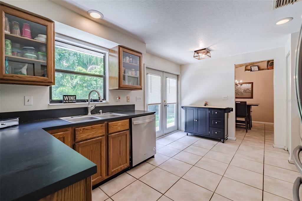 For Sale: $268,550 (3 beds, 2 baths, 1385 Square Feet)