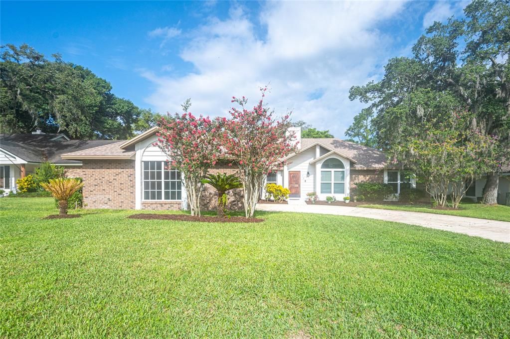 For Sale: $529,900 (4 beds, 2 baths, 2009 Square Feet)
