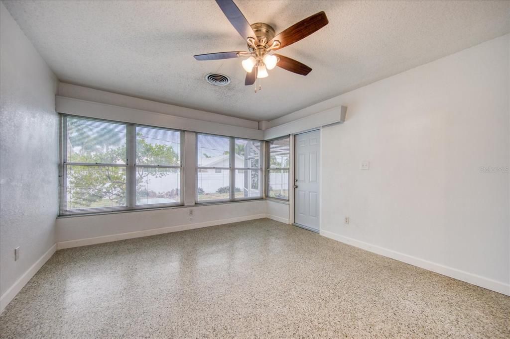 For Rent: $2,950 (3 beds, 2 baths, 1429 Square Feet)