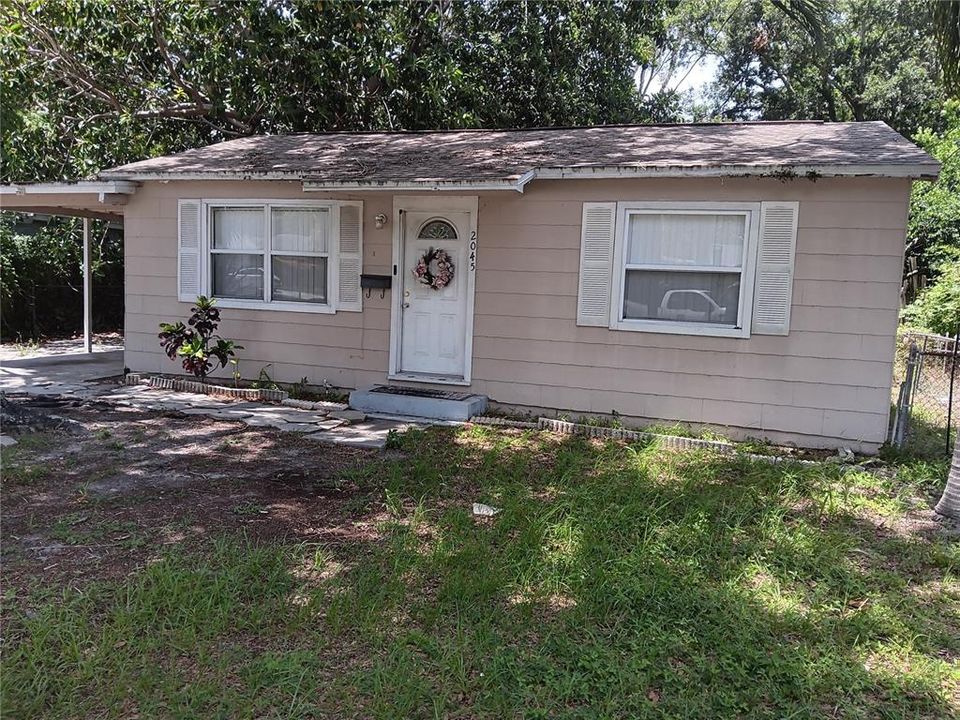 For Sale: $249,900 (2 beds, 1 baths, 704 Square Feet)