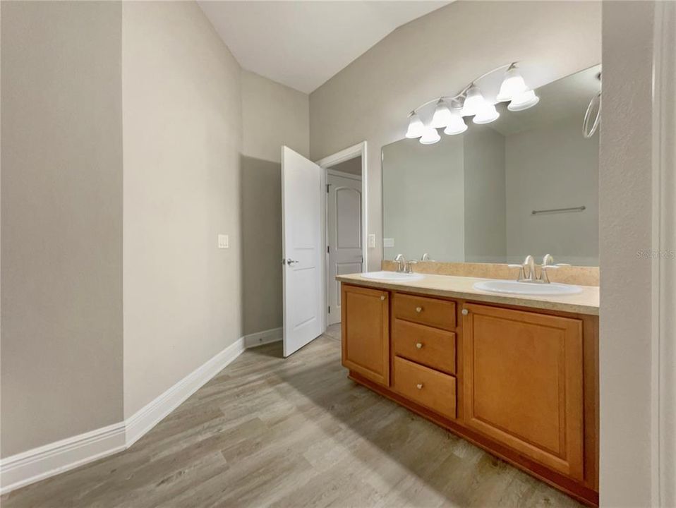 For Sale: $445,000 (3 beds, 2 baths, 1720 Square Feet)