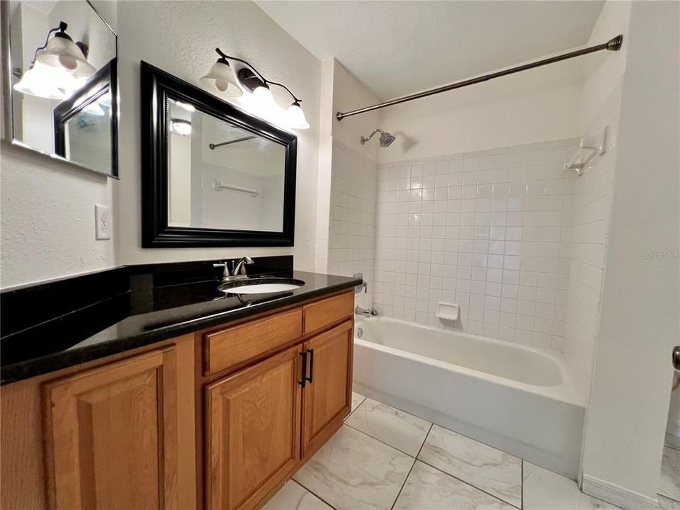 For Sale: $199,990 (2 beds, 1 baths, 1021 Square Feet)