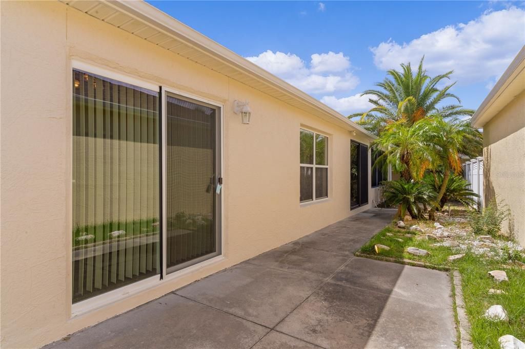 For Sale: $369,000 (2 beds, 2 baths, 1132 Square Feet)