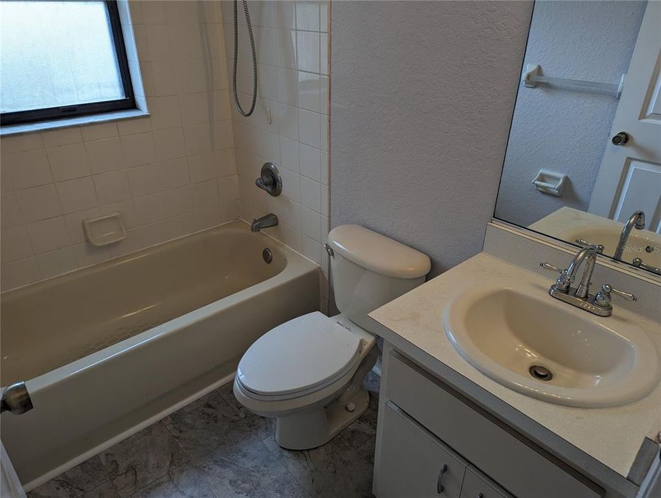 For Rent: $1,750 (3 beds, 2 baths, 1027 Square Feet)