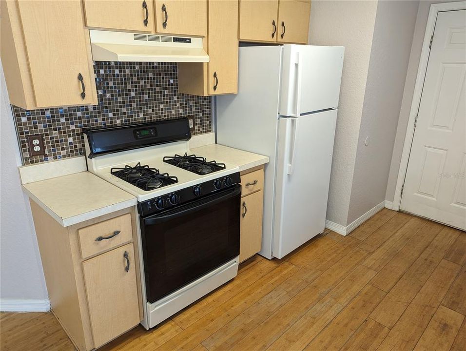 For Rent: $1,750 (3 beds, 2 baths, 1027 Square Feet)