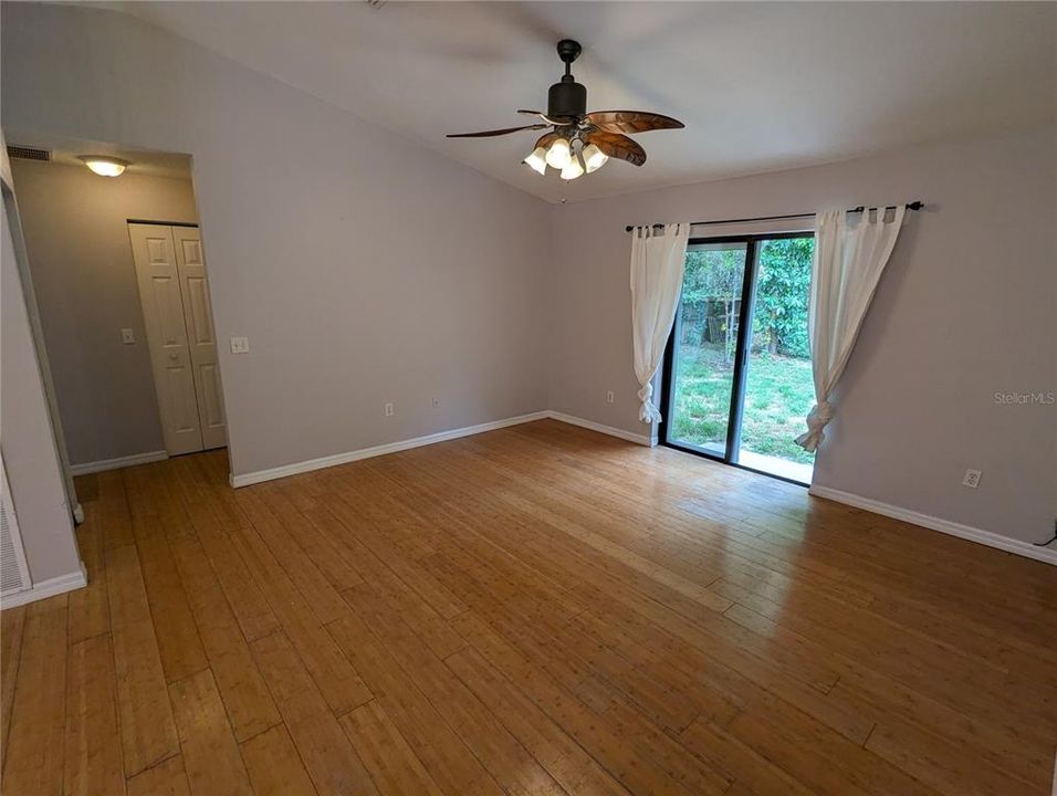 For Rent: $1,750 (3 beds, 2 baths, 1027 Square Feet)