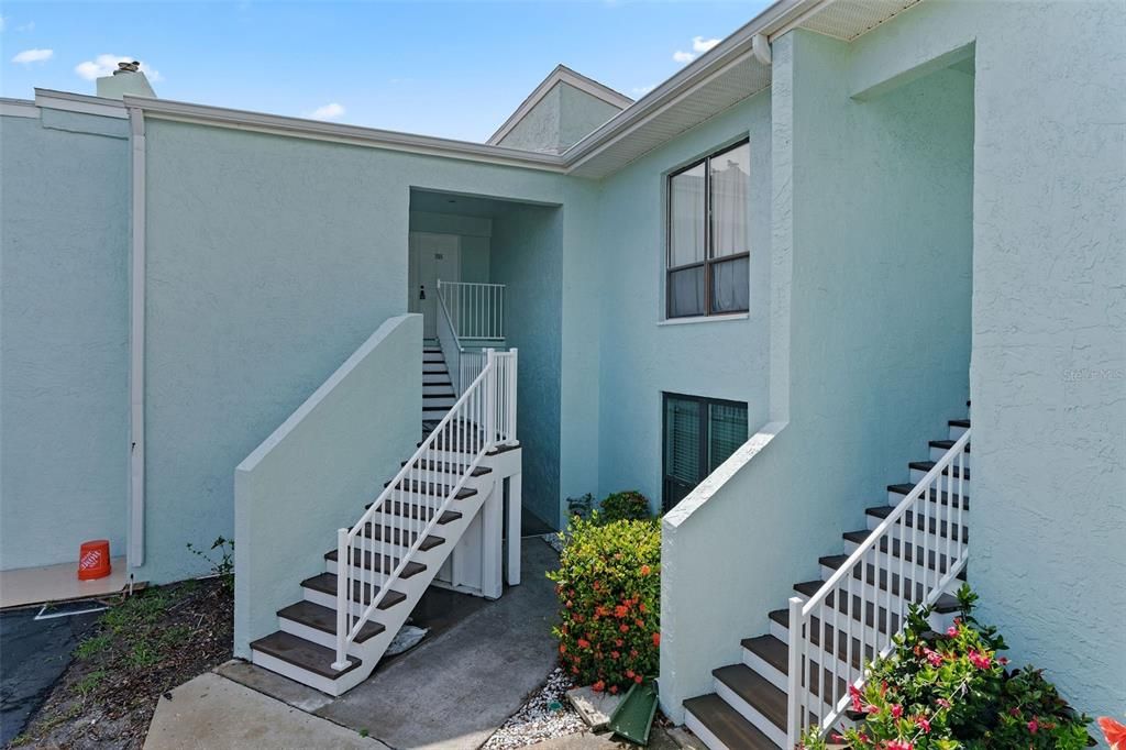 For Sale: $359,900 (3 beds, 2 baths, 1300 Square Feet)