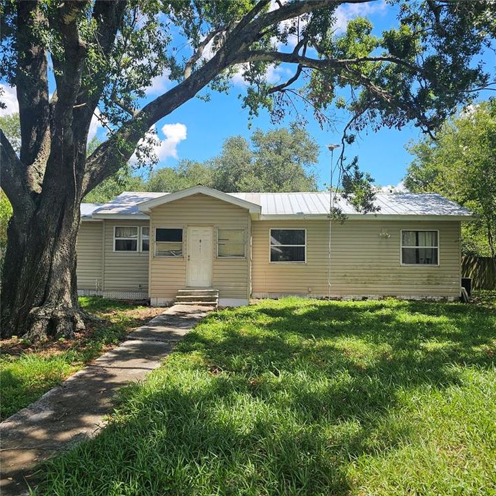 For Sale: $164,000 (3 beds, 1 baths, 946 Square Feet)