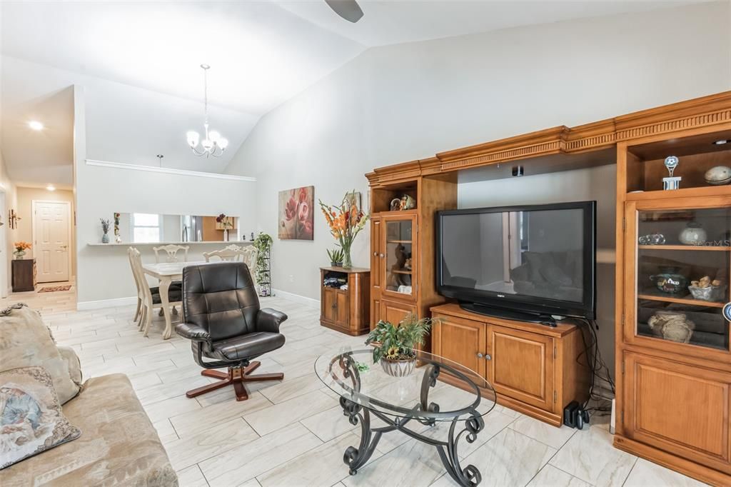 For Sale: $368,900 (3 beds, 2 baths, 1055 Square Feet)