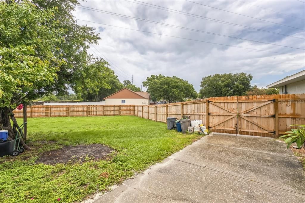 For Sale: $368,900 (3 beds, 2 baths, 1055 Square Feet)