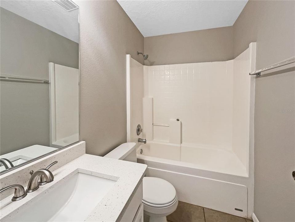 待售: $403,000 (5 贝兹, 3 浴室, 1660 平方英尺)