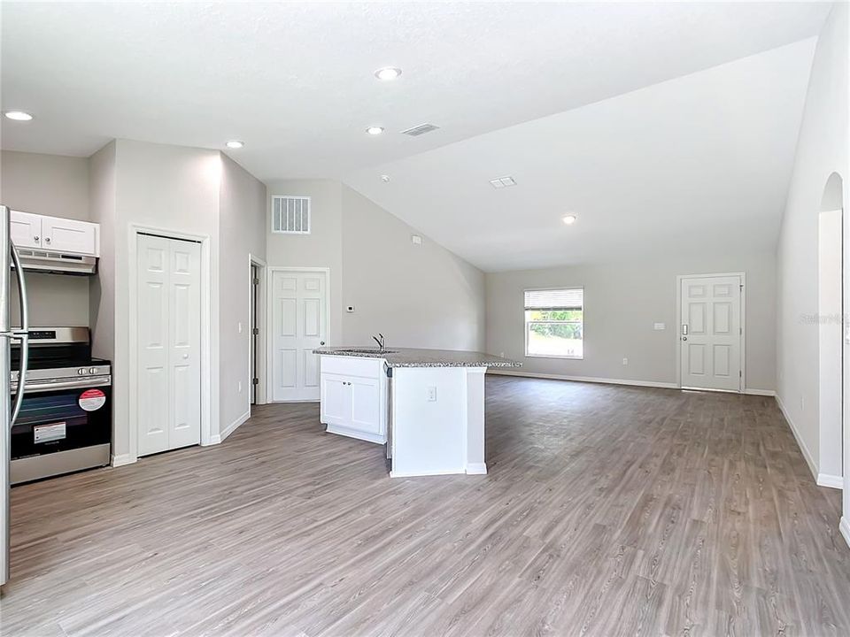 For Sale: $269,900 (3 beds, 2 baths, 1357 Square Feet)