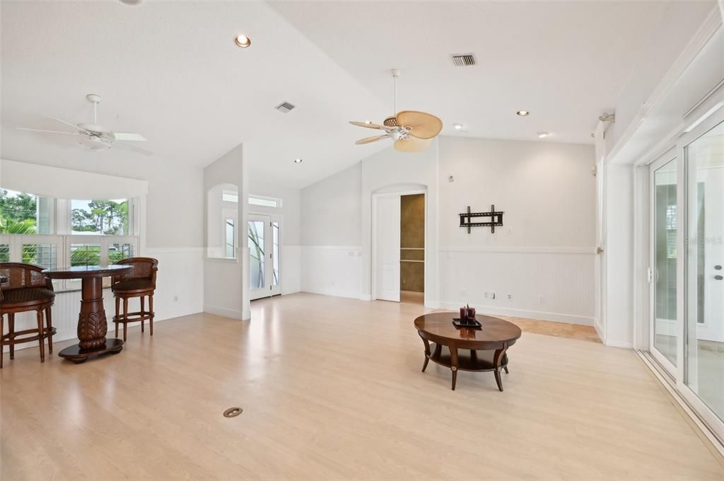 Active With Contract: $1,075,000 (3 beds, 3 baths, 2100 Square Feet)