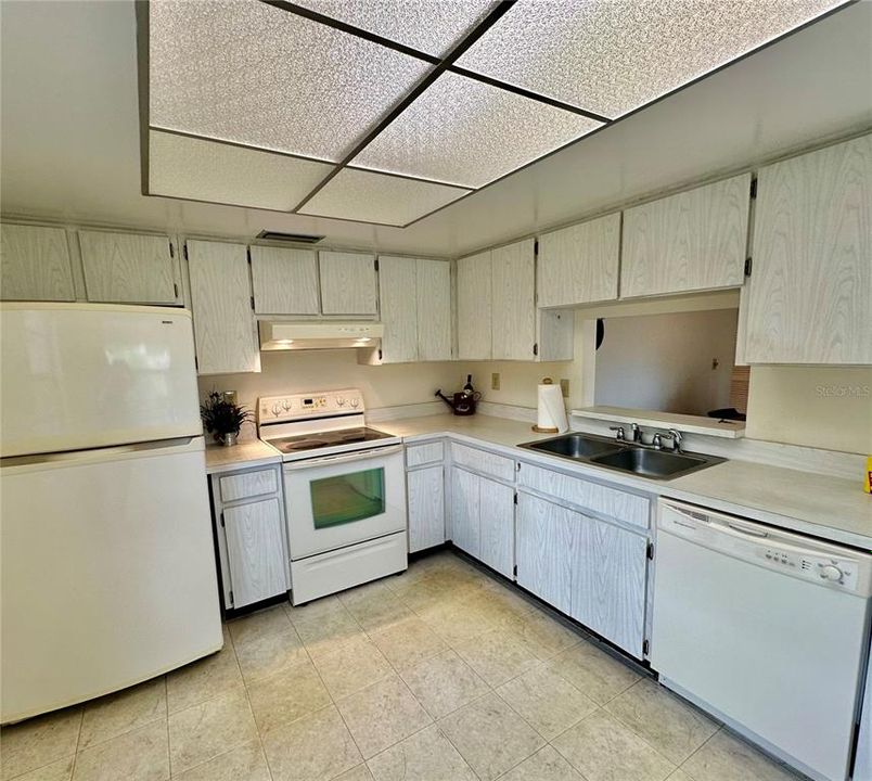 For Sale: $247,500 (2 beds, 2 baths, 1025 Square Feet)