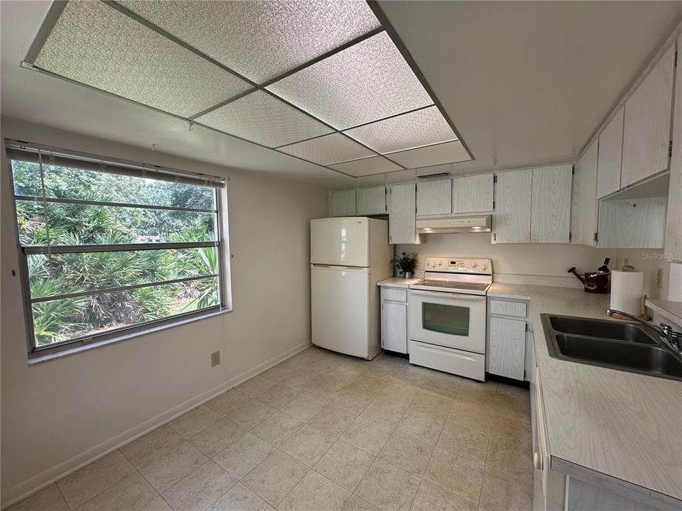 For Sale: $247,500 (2 beds, 2 baths, 1025 Square Feet)