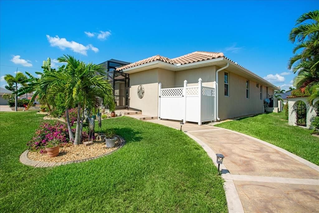 For Sale: $1,200,000 (3 beds, 3 baths, 2582 Square Feet)