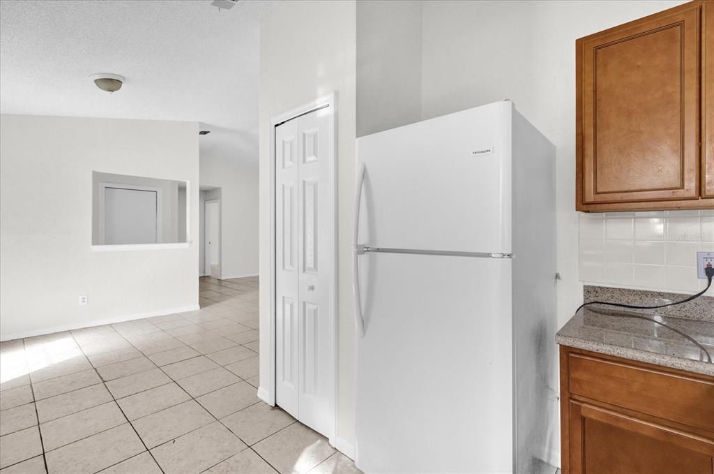 For Sale: $259,000 (3 beds, 2 baths, 1174 Square Feet)