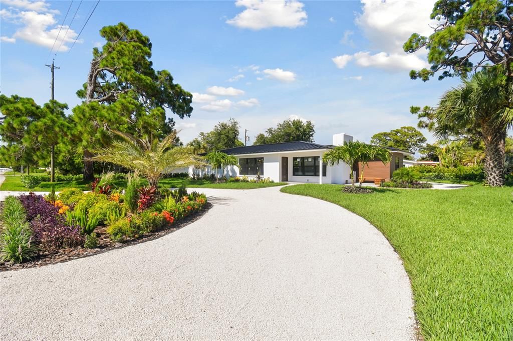 For Sale: $849,999 (3 beds, 2 baths, 1642 Square Feet)