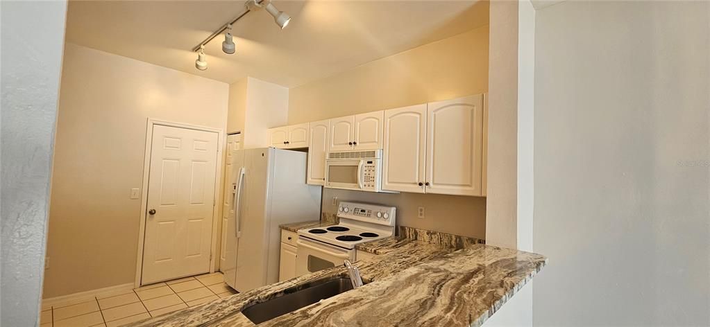 For Rent: $2,000 (2 beds, 2 baths, 1450 Square Feet)