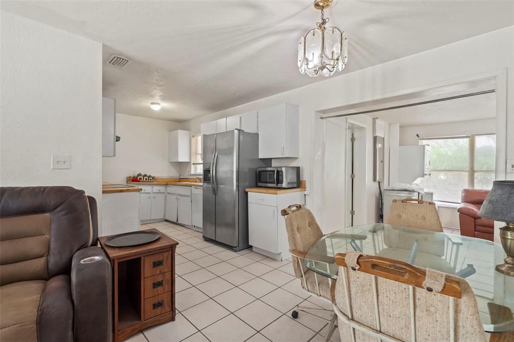 For Sale: $385,000 (4 beds, 2 baths, 1600 Square Feet)