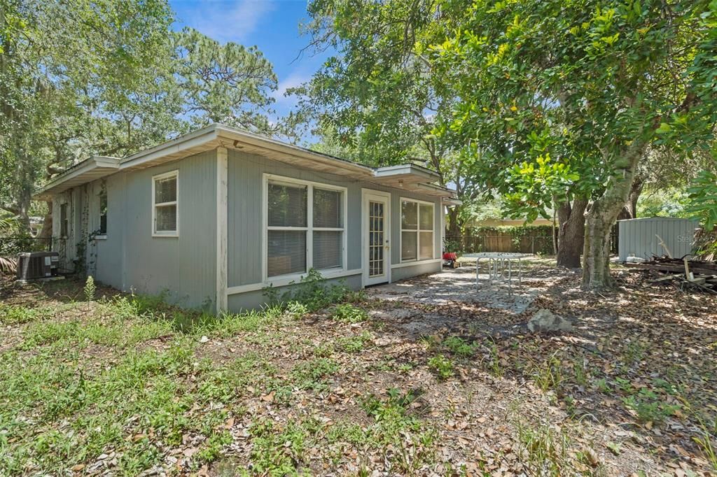 For Sale: $385,000 (4 beds, 2 baths, 1600 Square Feet)