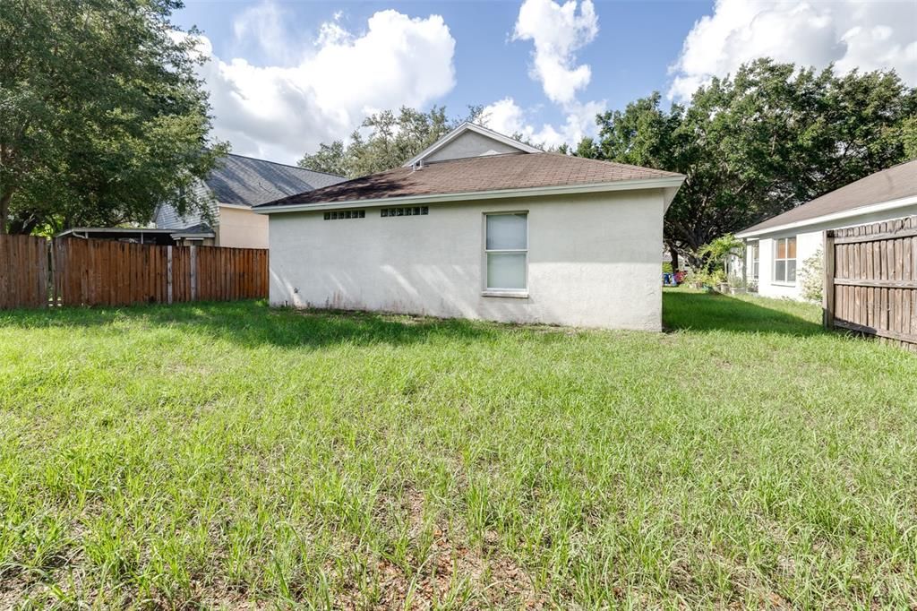 For Sale: $285,000 (3 beds, 2 baths, 1038 Square Feet)