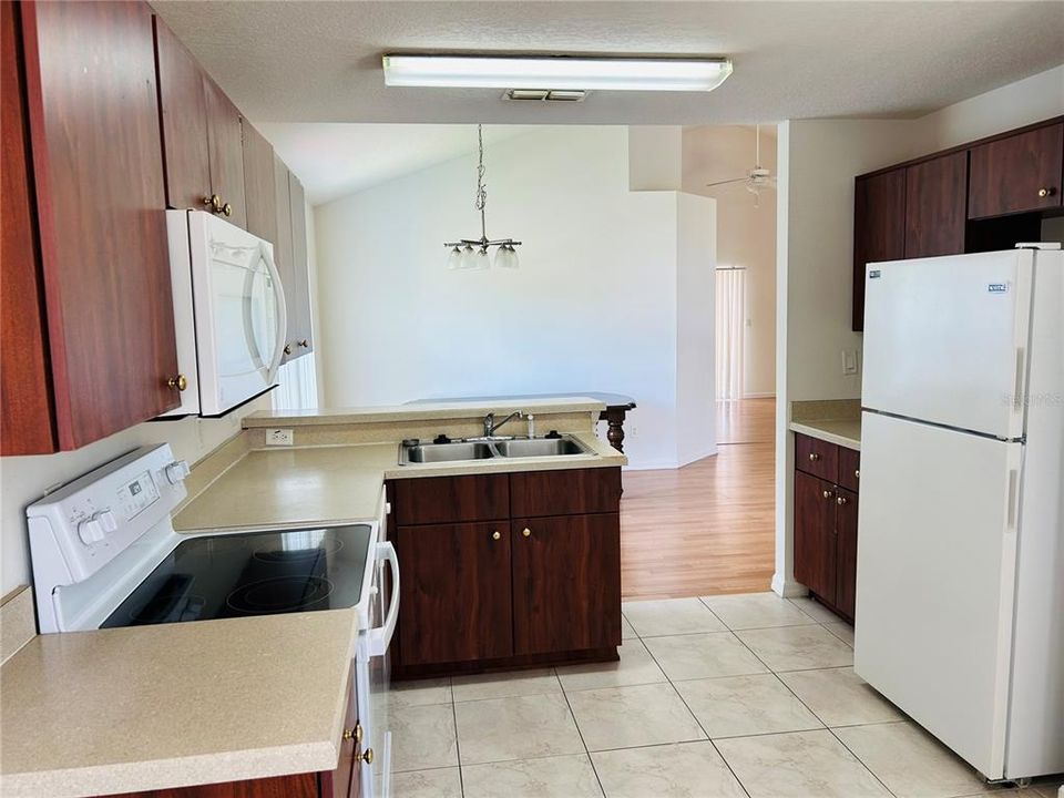 For Rent: $2,300 (4 beds, 2 baths, 1492 Square Feet)