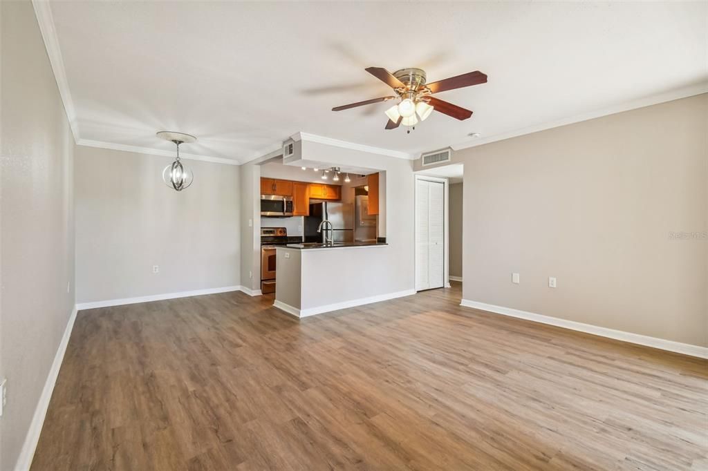 For Rent: $1,600 (1 beds, 1 baths, 637 Square Feet)