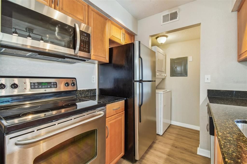 For Rent: $1,600 (1 beds, 1 baths, 637 Square Feet)