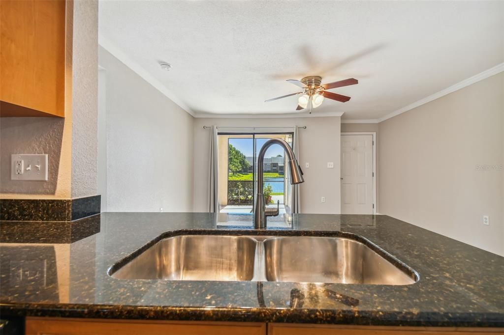 For Rent: $1,600 (1 beds, 1 baths, 637 Square Feet)