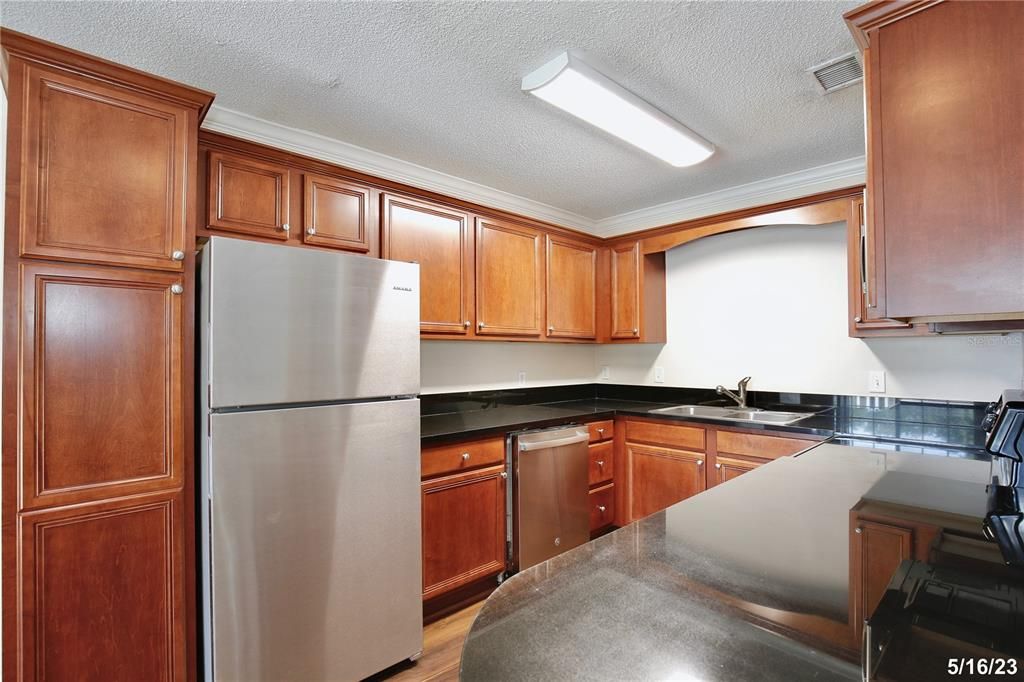 For Rent: $1,550 (2 beds, 2 baths, 870 Square Feet)