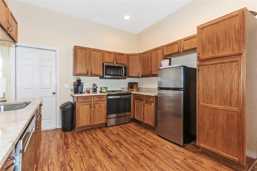 Active With Contract: $249,000 (2 beds, 2 baths, 1139 Square Feet)