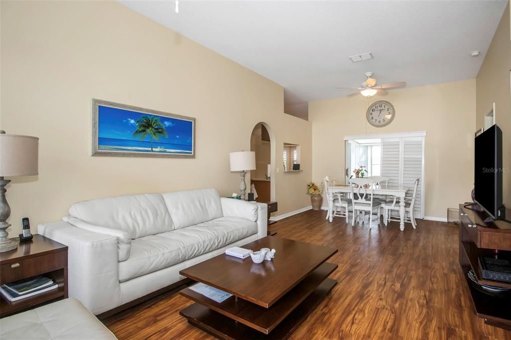 Active With Contract: $249,000 (2 beds, 2 baths, 1139 Square Feet)