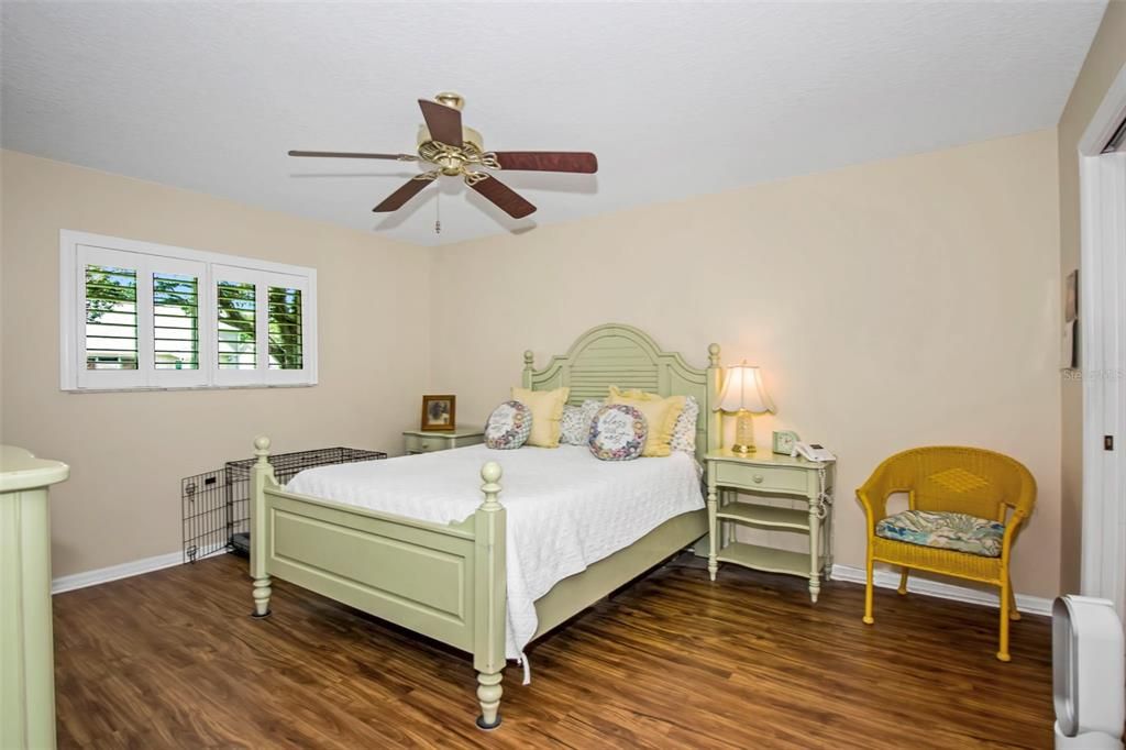 Active With Contract: $249,000 (2 beds, 2 baths, 1139 Square Feet)