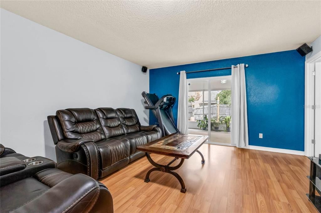 For Sale: $340,000 (3 beds, 2 baths, 1100 Square Feet)