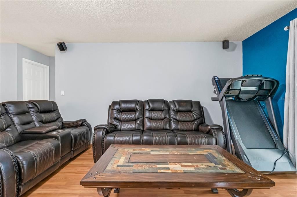 For Sale: $340,000 (3 beds, 2 baths, 1100 Square Feet)