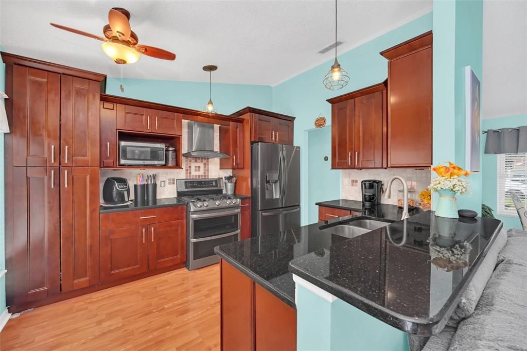 For Sale: $331,900 (2 beds, 2 baths, 1213 Square Feet)