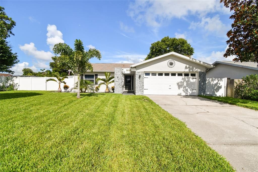 For Sale: $500,000 (3 beds, 2 baths, 1384 Square Feet)