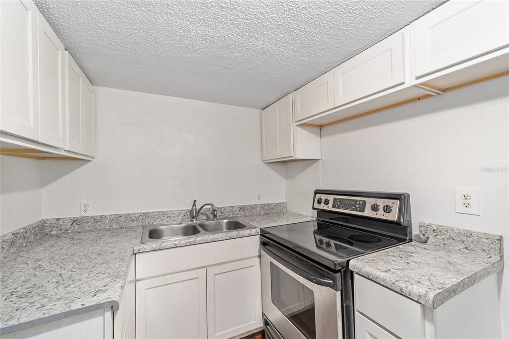 For Sale: $135,000 (1 beds, 1 baths, 593 Square Feet)