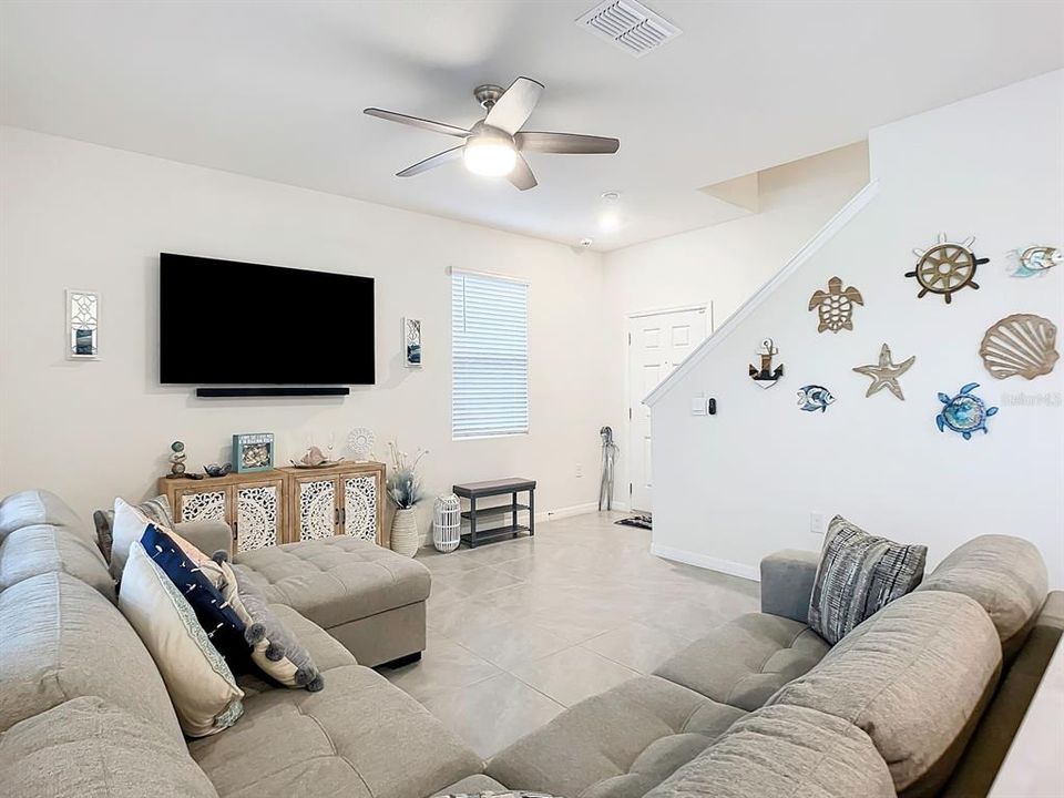 For Sale: $355,000 (3 beds, 2 baths, 1672 Square Feet)