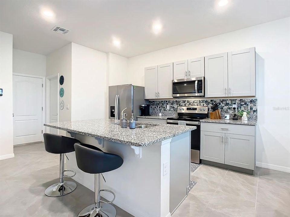 For Sale: $355,000 (3 beds, 2 baths, 1672 Square Feet)