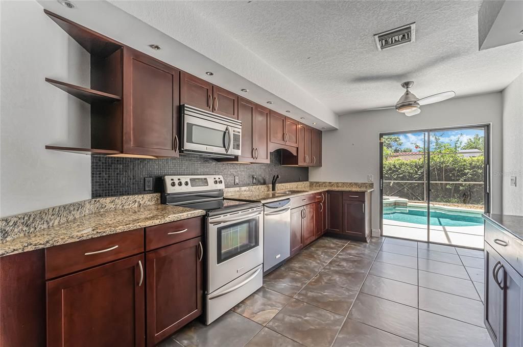 Active With Contract: $499,000 (2 beds, 2 baths, 1467 Square Feet)