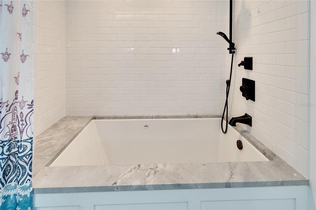 Upstairs shower/tub - so nice!