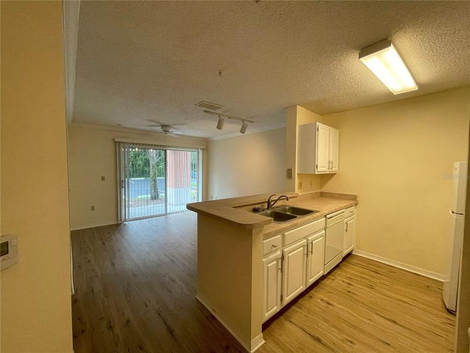 For Rent: $1,395 (1 beds, 1 baths, 576 Square Feet)