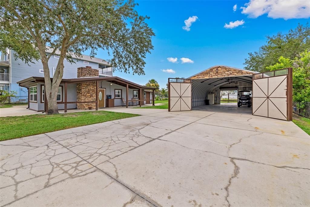 For Sale: $670,000 (2 beds, 2 baths, 1429 Square Feet)