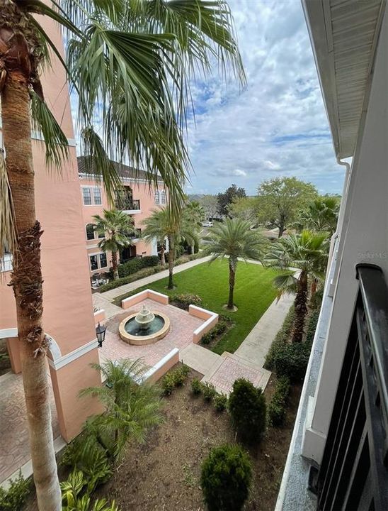 Active With Contract: $2,300 (2 beds, 1 baths, 965 Square Feet)