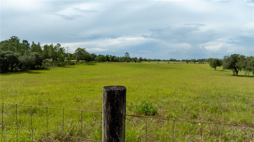 На продажу: $220,000 (11.74 acres)