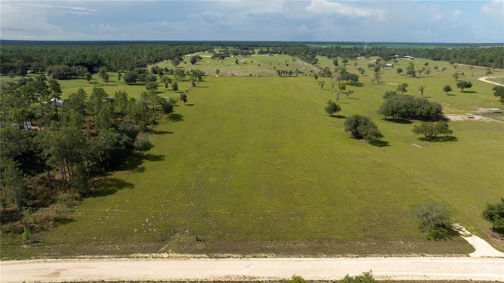 На продажу: $220,000 (11.74 acres)