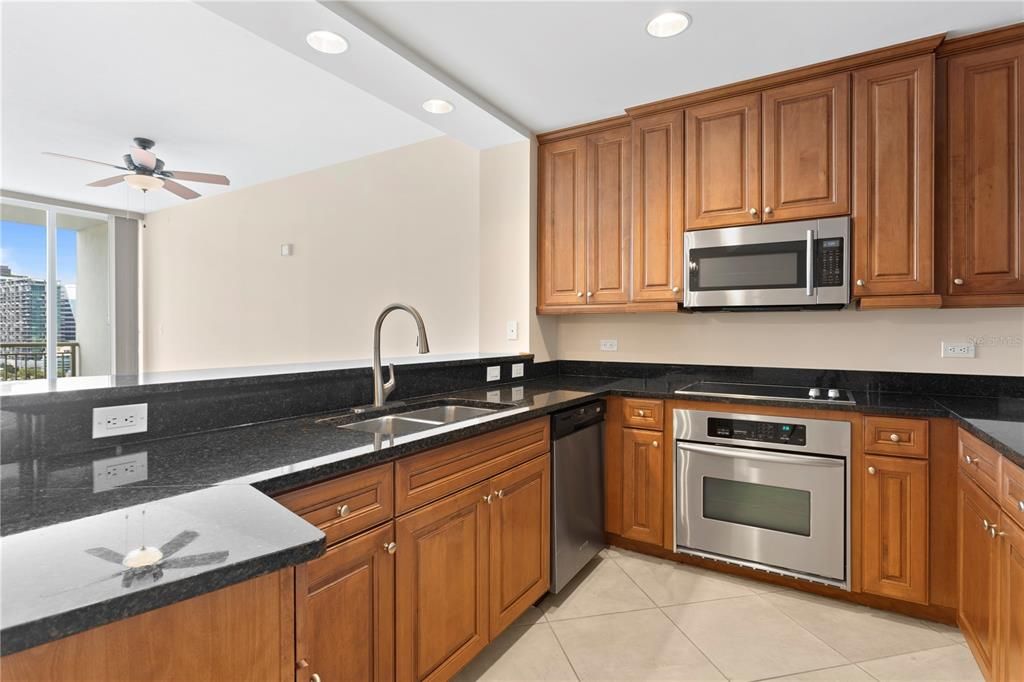 For Sale: $840,000 (1 beds, 2 baths, 1242 Square Feet)
