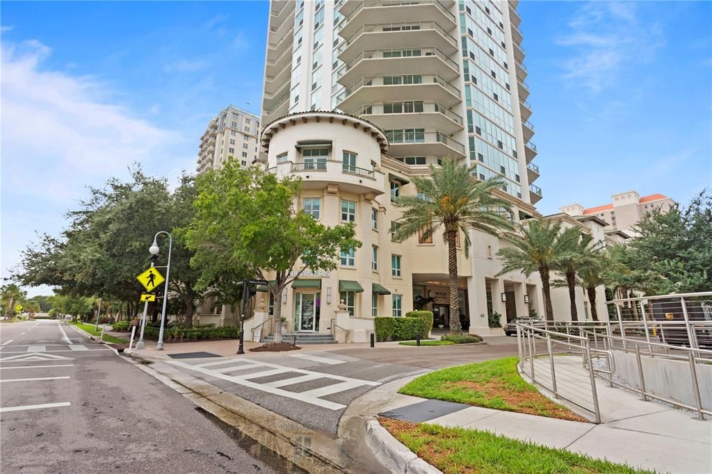 For Sale: $840,000 (1 beds, 2 baths, 1242 Square Feet)